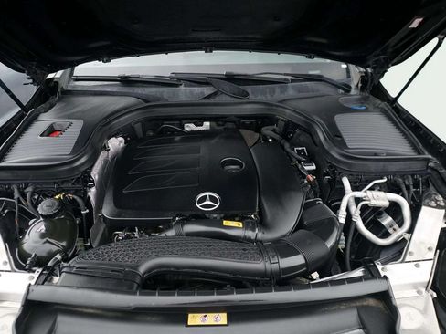 Used 2021 Mercedes-Benz GLC 300 4MATIC image 11