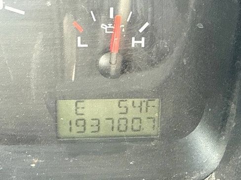 Used 2005 Ford F150 XLT AWD/4WD image 22