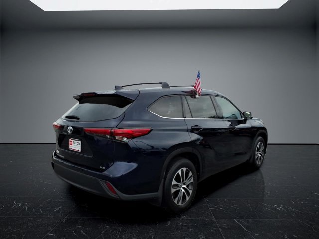 Used 2022 Toyota Highlander XLE FWD image 3