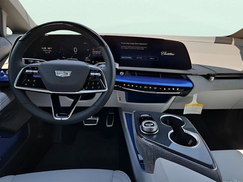 New 2025 Cadillac Optiq Sport 1 image 20