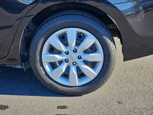 Used 2016 Toyota Corolla L image 33