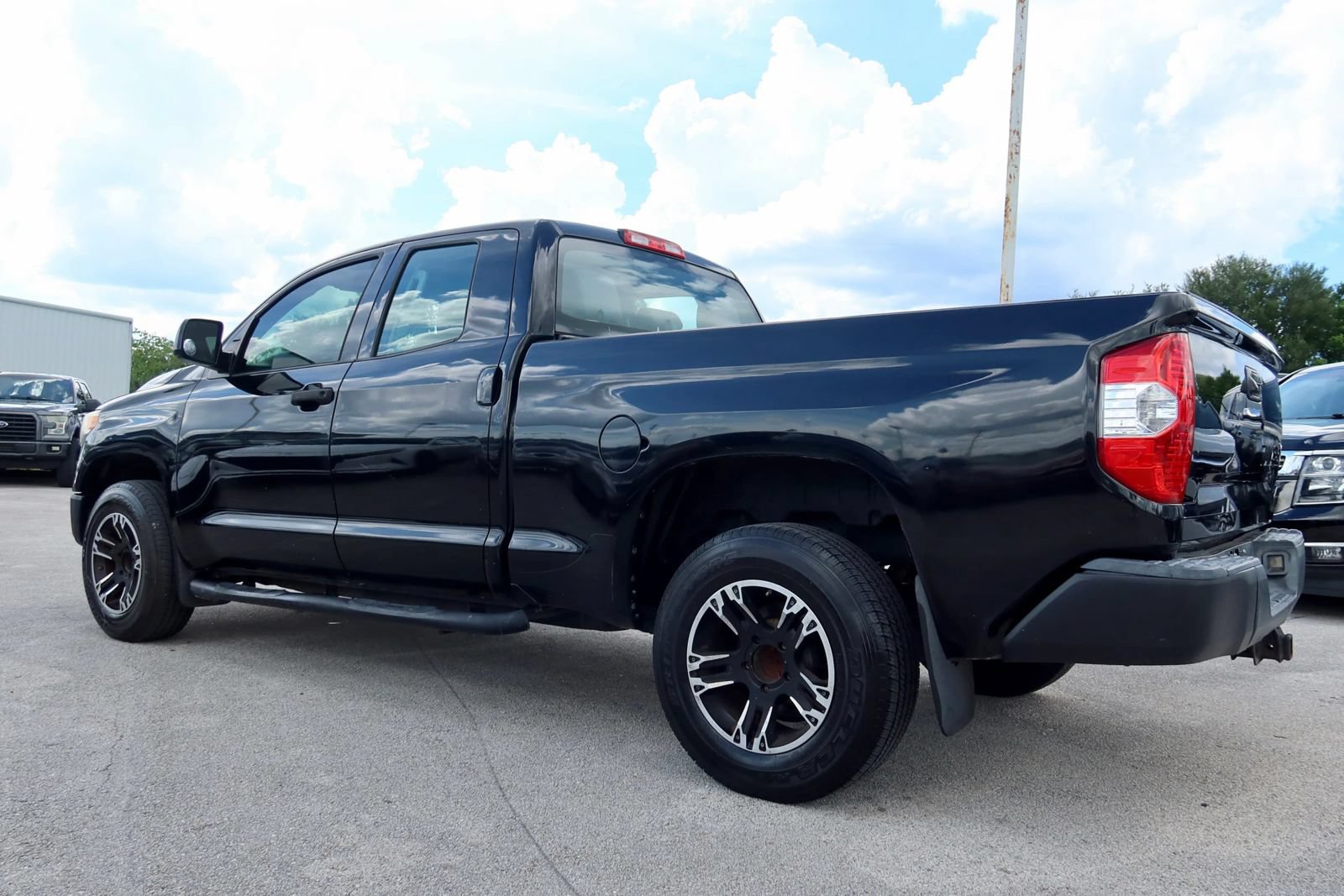 Used 2015 Toyota Tundra SR w/ Tow Package RWD image 4