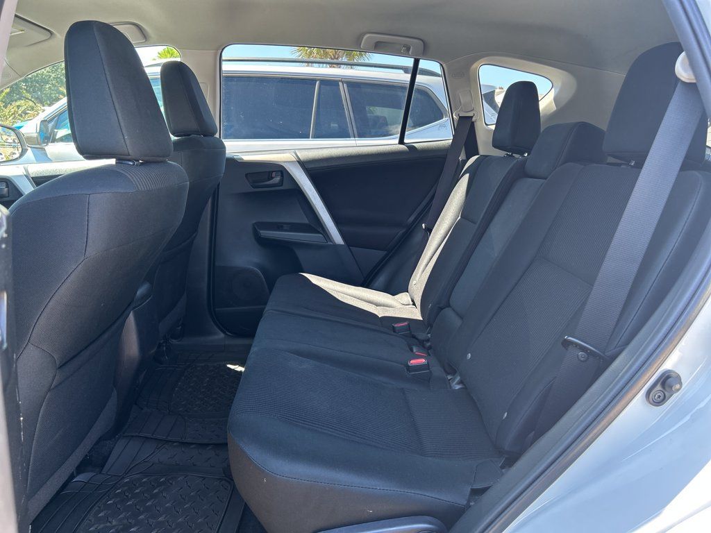 Used 2016 Toyota RAV4 LE FWD image 10