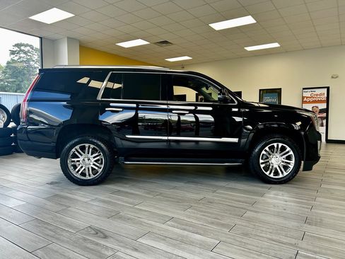 Used 2018 Cadillac Escalade 2WD image 5