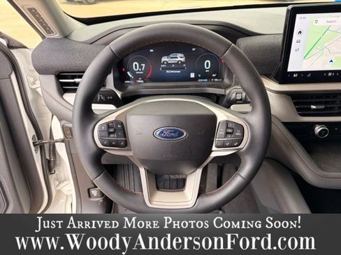 Used 2025 Ford Explorer Active RWD image 15