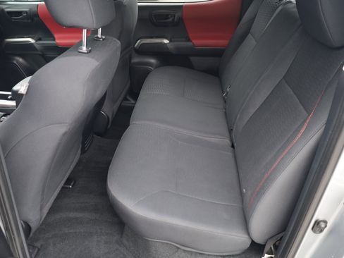 Used 2018 Toyota Tacoma SR5 RWD image 23