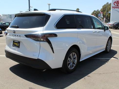 Certified 2026 Toyota Sienna XLE FWD image 71