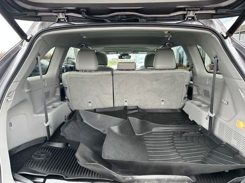 Used 2019 Toyota Highlander XLE image 12