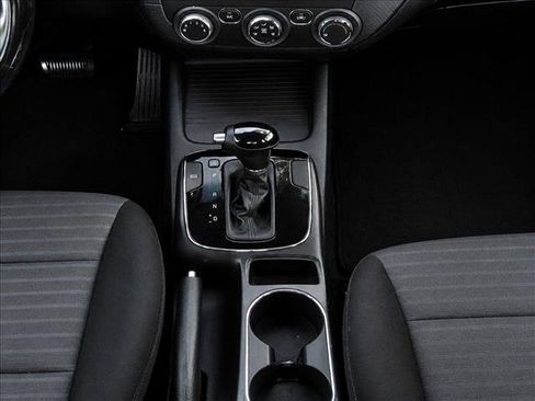 Used 2018 Kia Forte S w/ S Technology Plus Package FWD image 19