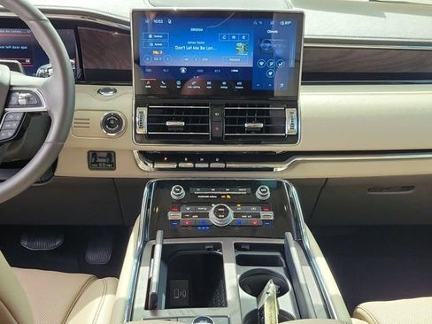 Certified 2024 Lincoln Navigator Reserve AWD/4WD image 22