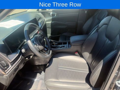 Used 2024 Kia Sorento S FWD image 24