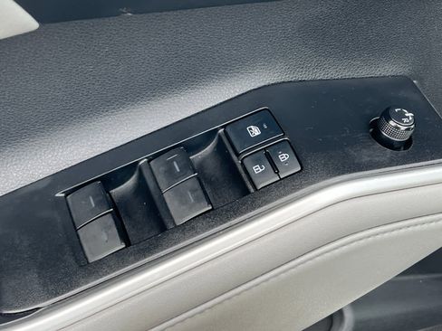 Used 2022 Toyota Highlander XLE image 13