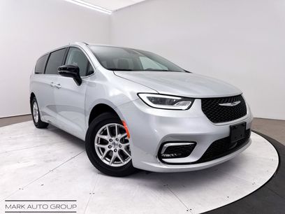 Used 2024 Chrysler Pacifica Touring-L