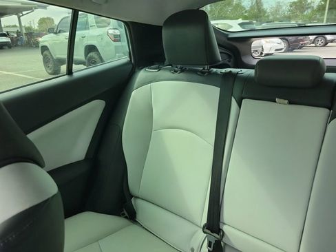Used 2021 Toyota Prius XLE image 4