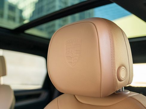 Used 2025 Porsche Cayenne image 13