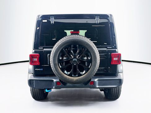 Used 2022 Jeep Wrangler Unlimited Sahara w/ Cold Weather Group AWD/4WD image 7