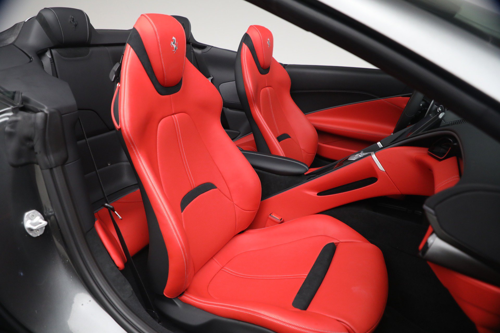 Certified 2026 Ferrari Roma Spider RWD image 18