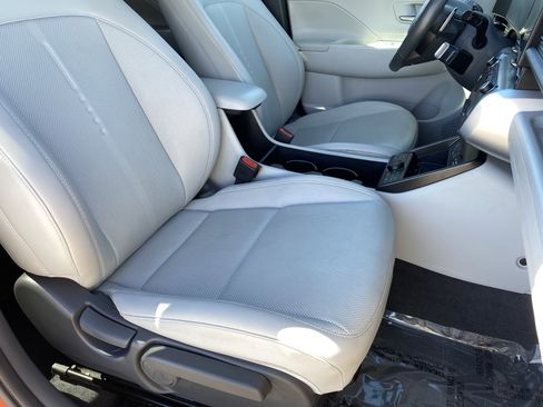 Used 2024 Hyundai Kona Limited image 10