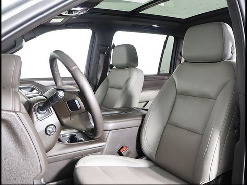 Used 2022 Chevrolet Suburban LT w/ Luxury Package AWD/4WD image 7