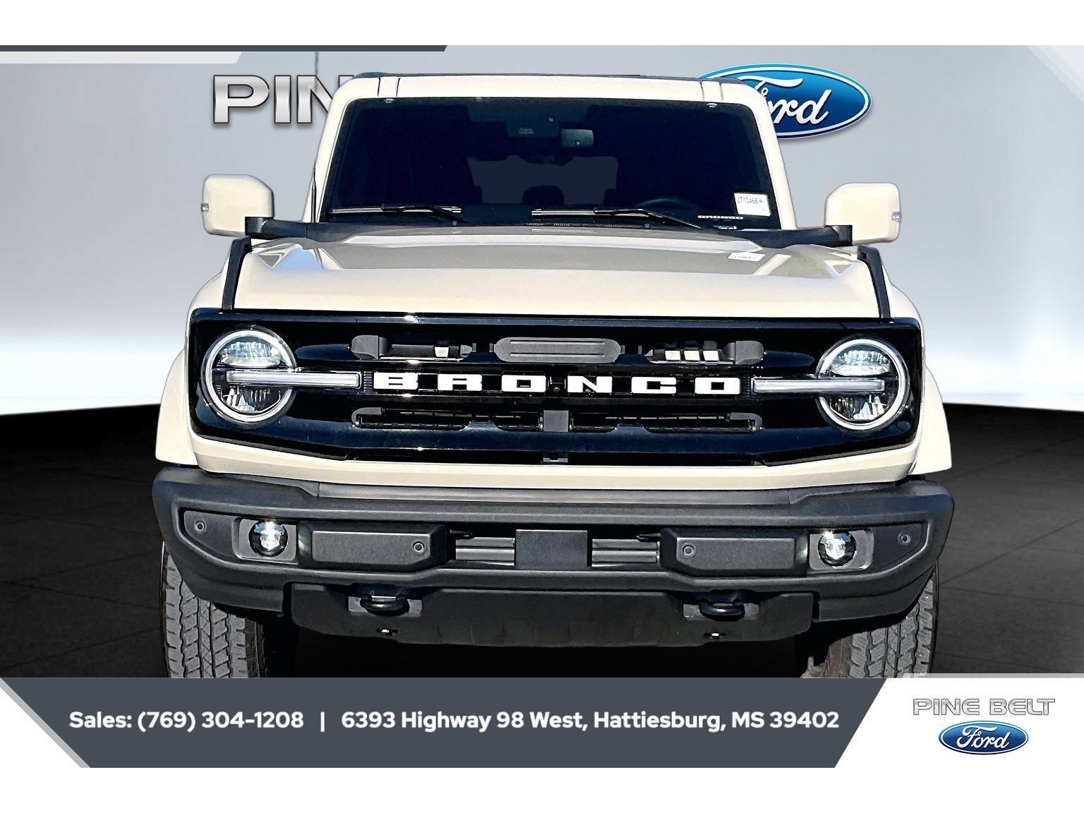 Used 2025 Ford Bronco Outer Banks AWD/4WD image 3