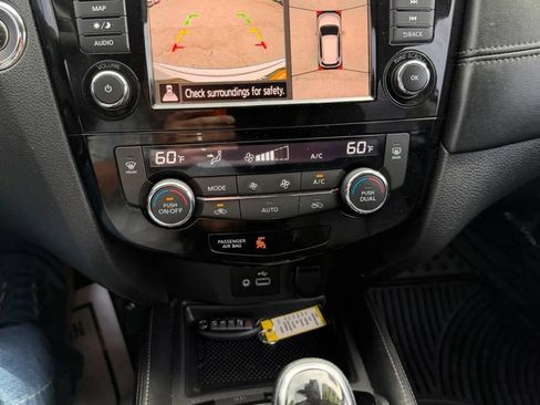 Used 2018 Nissan Rogue SL FWD image 25