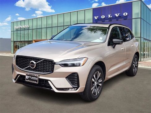 Used 2025 Volvo XC60 B5 Core image 24
