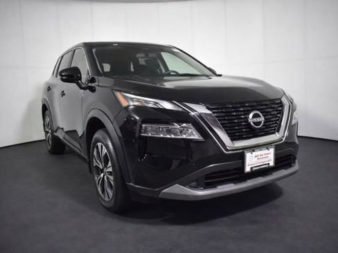 Certified 2022 Nissan Rogue SV image 3