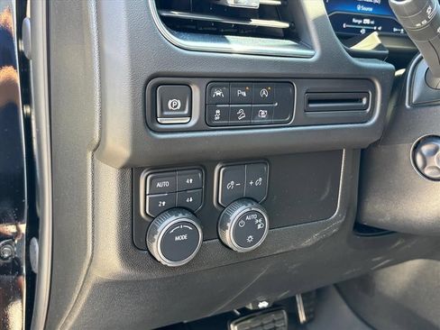 Used 2024 Chevrolet Tahoe Z71 w/ Luxury Package AWD/4WD image 8