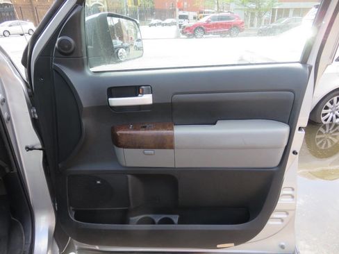 Used 2010 Toyota Tundra Limited image 26