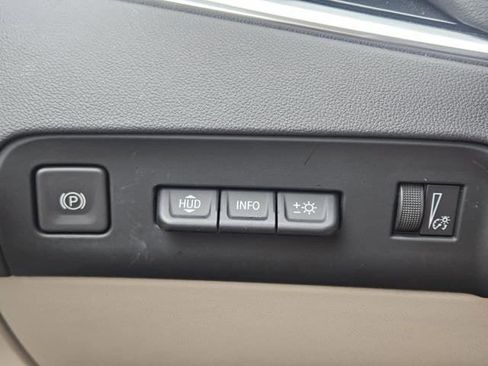 Used 2024 Buick Enclave Avenir w/ Avenir Technology Package image 22