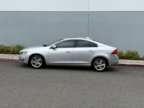 Used 2014 Volvo S60 T5 FWD image 2