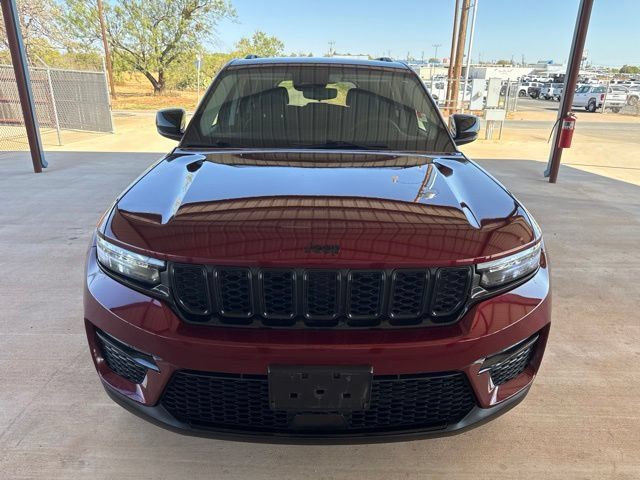Used 2024 Jeep Grand Cherokee Limited w/ Black Appearance Package AWD/4WD image 2