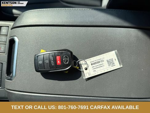 Used 2025 Toyota Highlander XLE AWD/4WD image 35