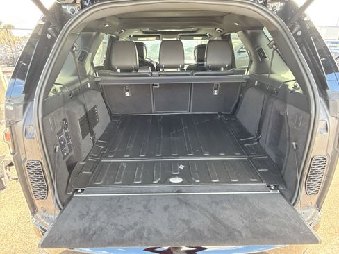 New 2026 Land Rover Discovery Limited Edition image 12