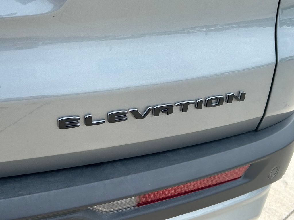 Used 2025 GMC Acadia Elevation FWD image 13