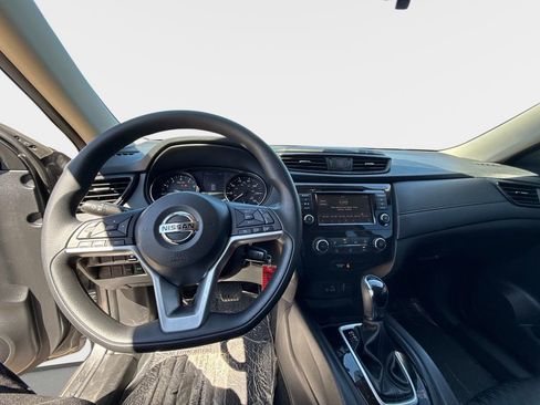 Used 2018 Nissan Rogue S image 24