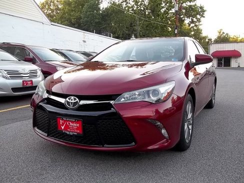 Used 2017 Toyota Camry SE w/ Moonroof Package FWD image 1