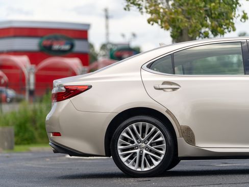 Used 2013 Lexus ES 350 w/ Luxury Pkg FWD image 6