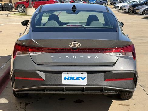 New 2026 Hyundai Elantra SE image 5