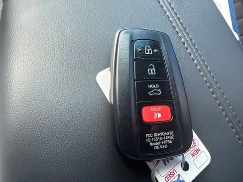 Used 2019 Toyota Avalon XSE FWD image 26
