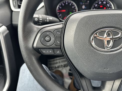 Used 2021 Toyota RAV4 XLE image 18