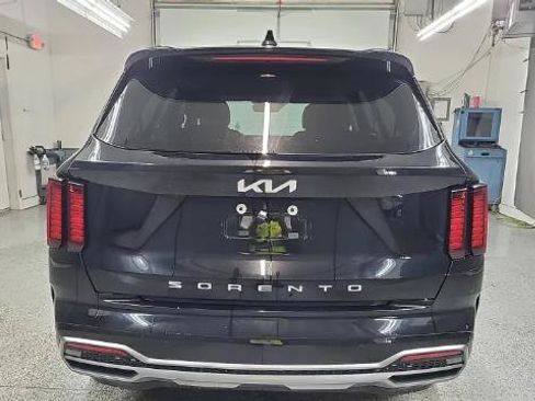 Used 2022 Kia Sorento EX FWD image 2