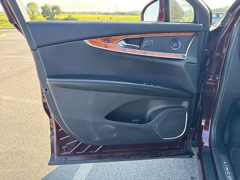 Used 2019 Lincoln Nautilus Reserve AWD/4WD image 25