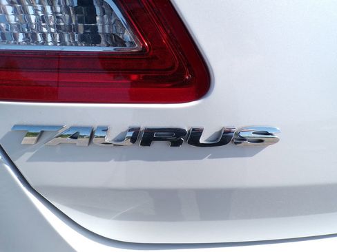 Used 2015 Ford Taurus SEL w/ Equipment Group 201A FWD image 18