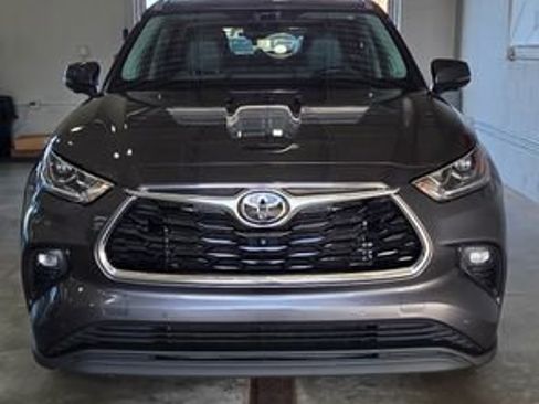 Used 2023 Toyota Highlander Limited image 10