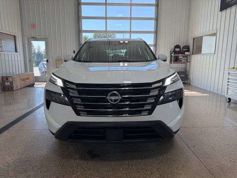 Used 2024 Nissan Rogue SV w/ SV Premium Package AWD/4WD image 8