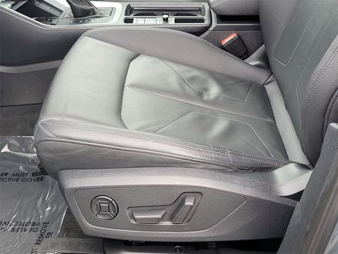 Used 2020 Audi Q3 2.0T Premium Plus w/ Premium Plus Package image 14