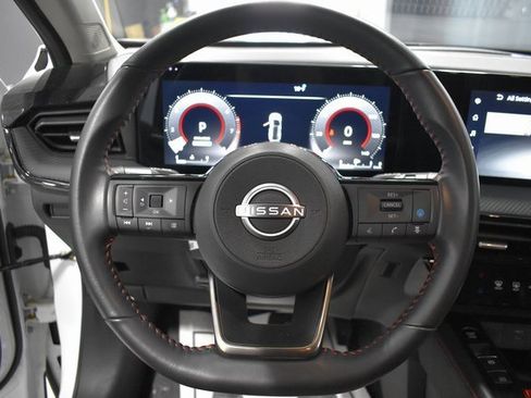 Certified 2025 Nissan Kicks SR image 22