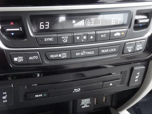 Used 2017 Honda Pilot Touring image 34