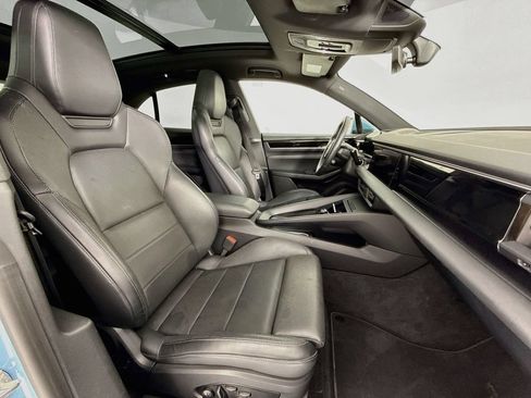 Certified 2025 Porsche Macan Electric RWD image 29